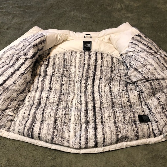 The North Face Women’s White Nuptse 1996 Retro 700 Puffer Bubble Jacket bubble - Picture 6 of 8